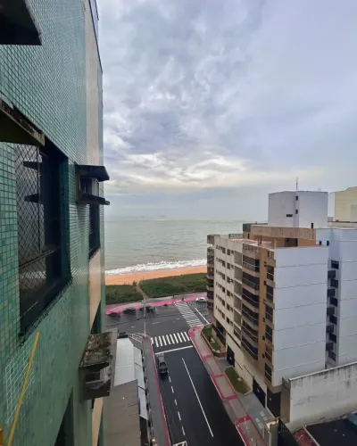 Apartamento para alugar na Praia da Costa, 160 m², 4 quartos, 2 suítes e 3 vagas, quase fr