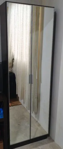 Armario com portas espelhadas