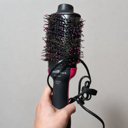 Escova Secadora Britânia BEC02PR 1300W Bivolt