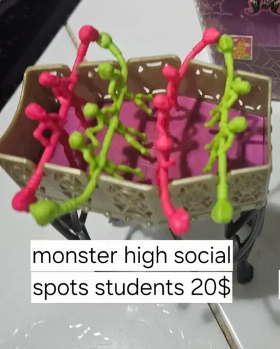 Móvel Monster High social spot students