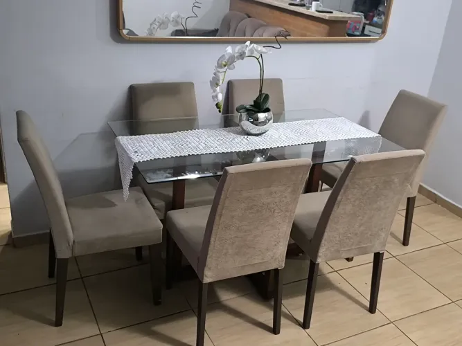 Mesa de jantar com 6 cadeiras