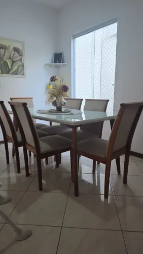 Conjunto mesa de jantar e cadeiras - 6 Lugares
