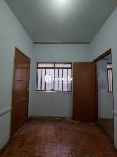 Kitnet para locação no Centro com sala e quarto