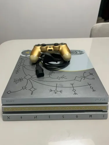 VENDO PS4 PRO EDIÇÃO GOD OF WAR