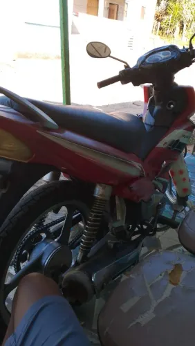 Moto marva ufo 50cc pra vender ou troca precisando fazer umas coisas básicas com docomen