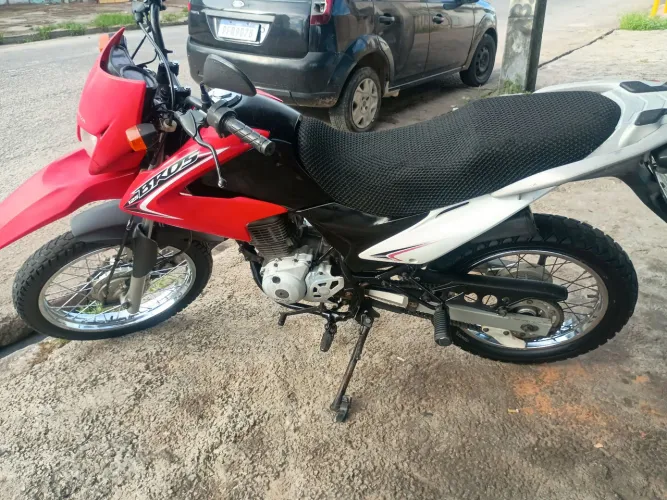 Vendo Bros 125   .não e partida elétrica.pedal . ótima oportunidade 