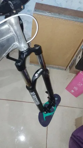 Nero 32 aro 26 120mm (com adesivos da rockshox recon)