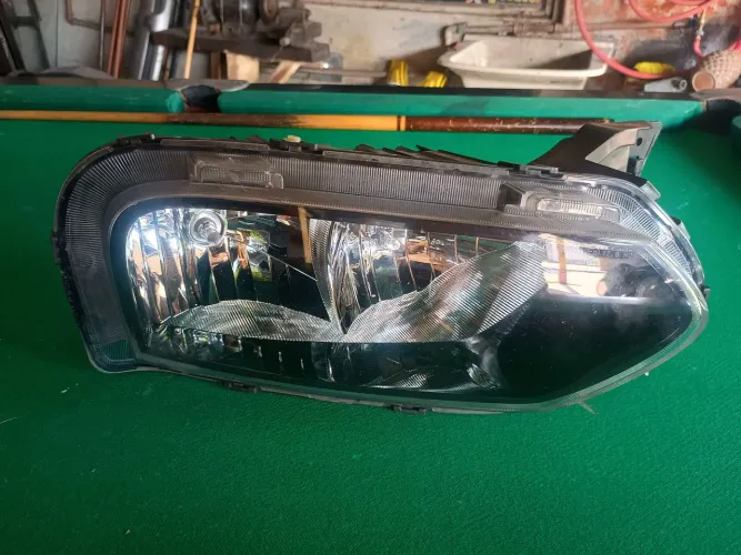 Farol inferior lado direito Renault kwid 2024!!