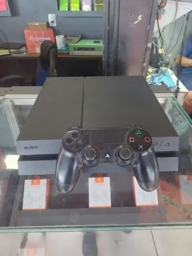 Vendo Ps4 Fat com controle original só pega e jogar