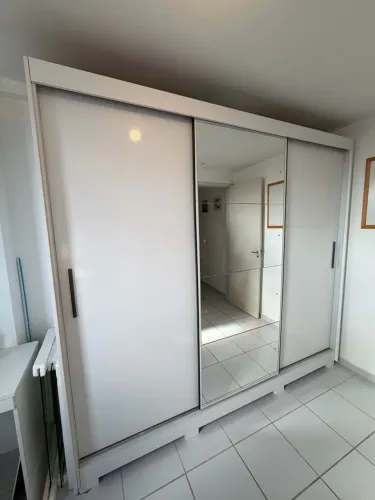 Guarda-roupa Casal com Espelho 3 Portas de Correr 6 Gavetas