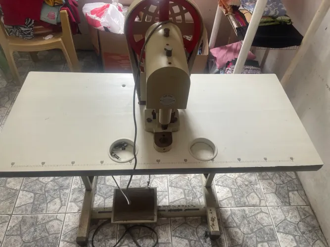 Máquina de pregar botão pressão