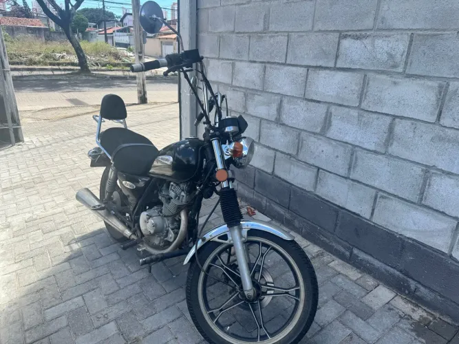INTRUDER 125 muito boa