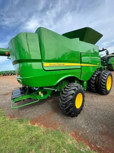 COLHEITADEIRA JOHN DEERE S670