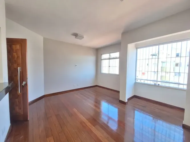 Imóvel para aluguel possui 80 metros quadrados com 3 quartos em Ipiranga - Belo Horizonte 
