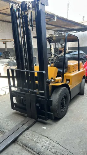 Empilhadeira Hyster H80J 4 Ton Diesel Motor Perkins Injeção Direta com Deslocador Lateral