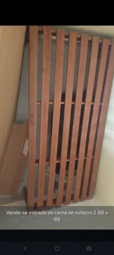 Estrado de cama de solteiro