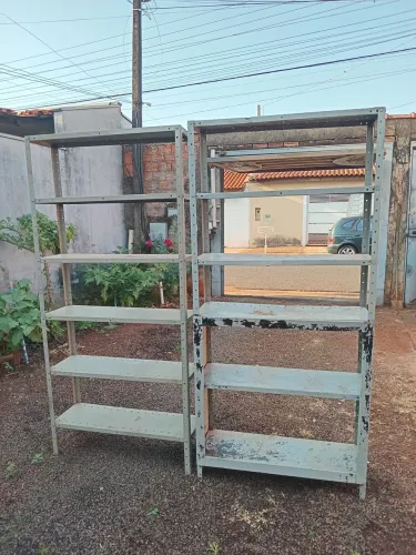 PRATELEIRAS DE AÇO Só  $300