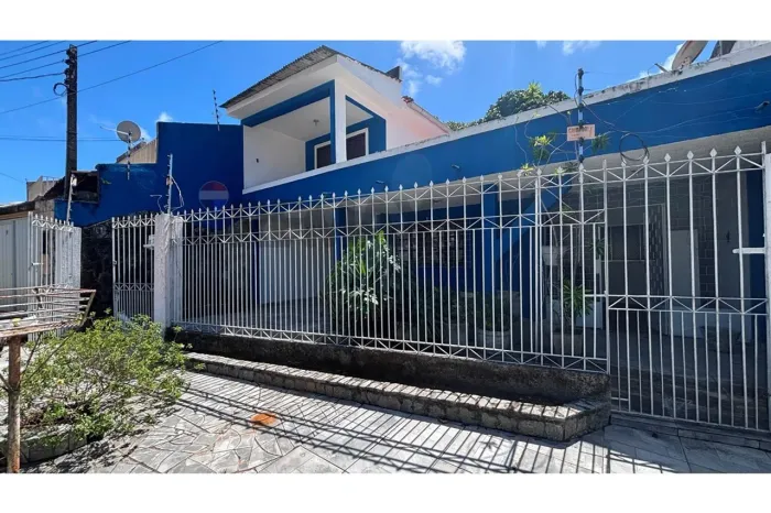 CASA QUATRO QUARTOS UMA SUÍTE em Serraria, Maceió!"
