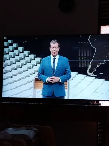 TV QLED semi nova