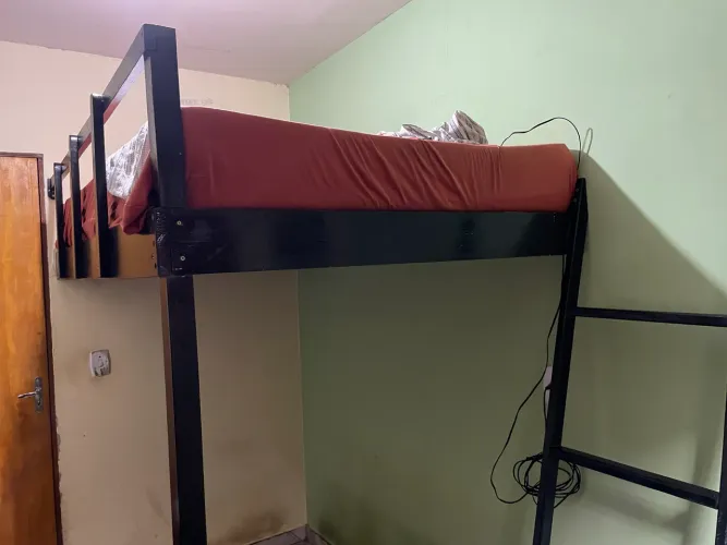 Cama suspensa