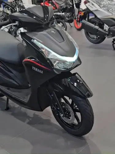 YAMAHA FLUO 125 ABS -HIBRIDA 2025.