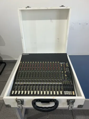 Mesa de Som Makie 16 canais + Case e Duas Pick ups DJ Denom