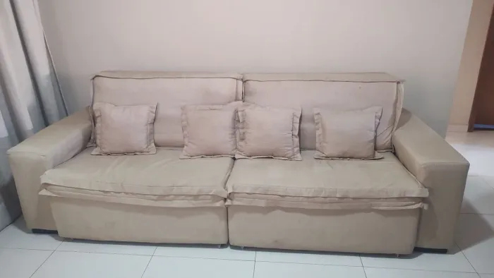 Sofá de linho bege