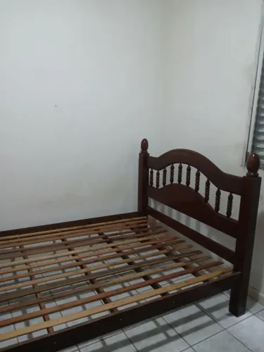 Cama de Casal de Madeira