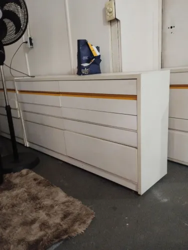 Vendo cômoda com 10 gavetas