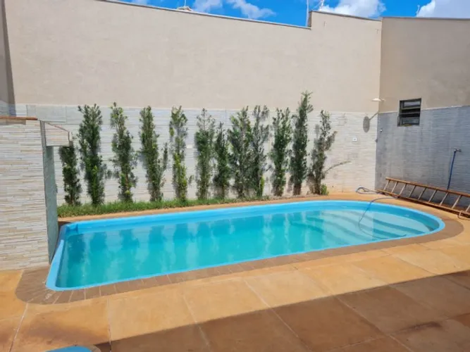 Vendo casa no Taveiropolis próximo ao mercado Legal(Com piscina)