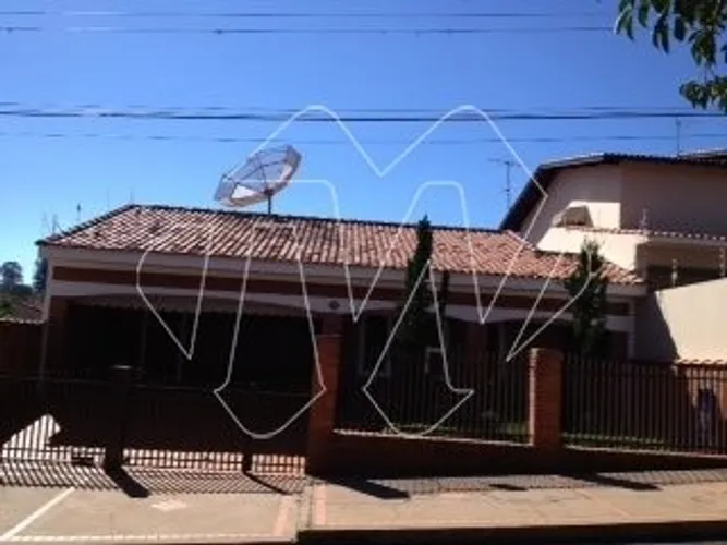 Venda de Casas / Padrão na cidade de Dourado