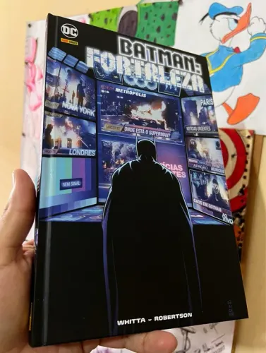 Batman fortaleza capa dura, Hq nova.