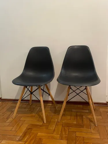 Par de cadeiras Eames  em ótimo estado!