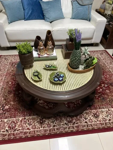 Mesa de centro com palha indiana 