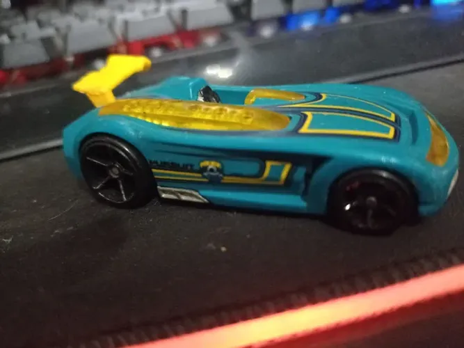 Carrinho hot wheels muda de cor (aceito ofertas)