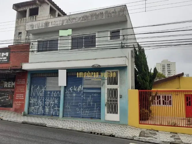 Sobrado à venda com 3 Dormitórios, sendo 1 Suíte na Av. General Francisco Glicério - Centr