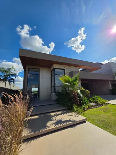 SUPREMO ITÁLIA - 4 suítes, piscina automatizada e alto padrão de acabamento