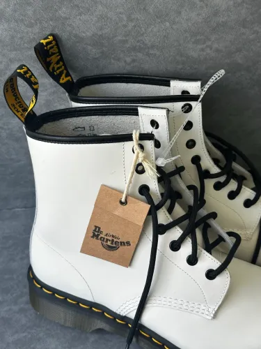 Bota Dr Martens Branca original importada 