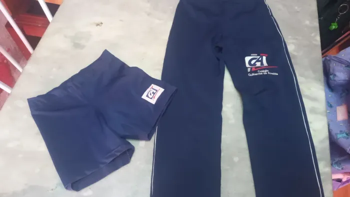 Calça e shorts Colégio Guilherme de Almeida