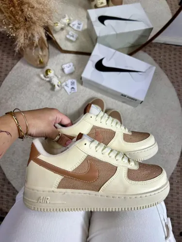 Nike Air Force 1 Bege e Marrom