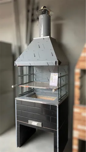 Churrasqueira pré-moldado com vidro e coifa inox 