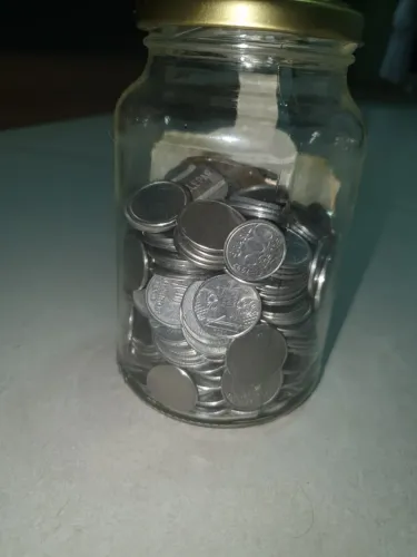 300 moedas de cruzeiro e etc.