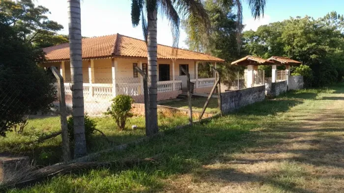 CH280 - Chácara com 2.247,62m² nas Garças, casa 3 dorm. 3 bh. - Analisa permuta no ABC