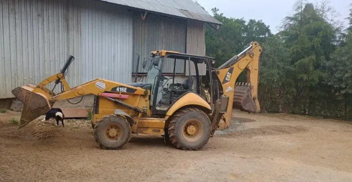 Retroescavadeira Caterpillar 416e 4x4