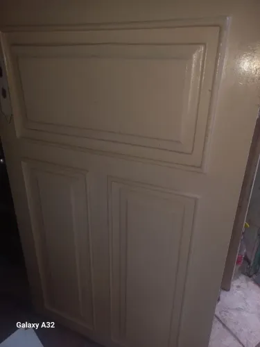 LINDA PORTA EM MADEIRA MACIÇA  SEM DETALHES  2.09X0,79