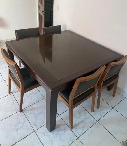 Mesa de Jantar + Cadeiras de Madeira
