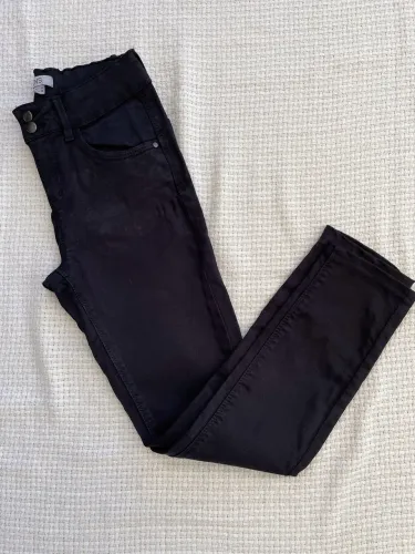 Calça infantil em sarja elástica na cor preta, marca italiana Oviesse, 