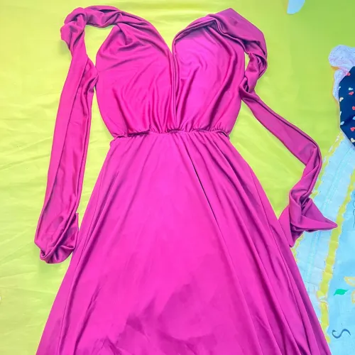Vestido Longo cor vinho,vários  amarrações 