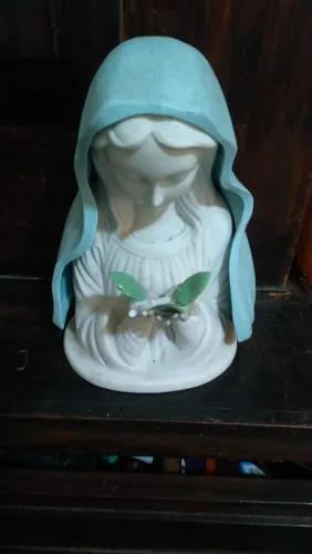 Escultura de Nossa Senhora em Cerâmica