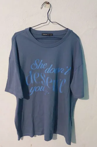 Camiseta She Doesn't Deserve You Tamanho: GG Cor: Azul - Shein
